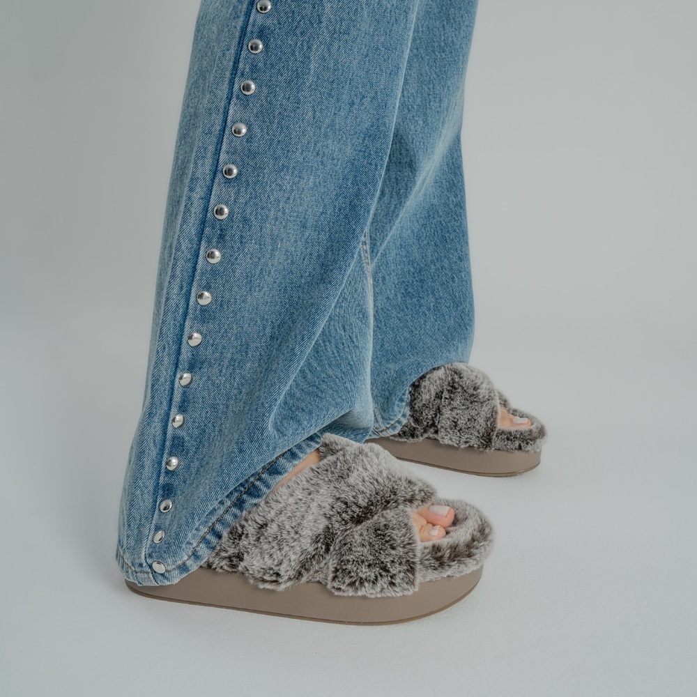 SHUSHOP " Juliet " Plush Crisscross Slides Platform Slippers. Size 8. NWOT